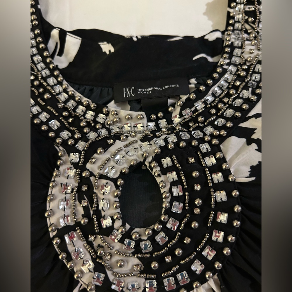 INC International Concepts Black & White large floral rose Embellished Blouse 1X - Picture 14 of 14